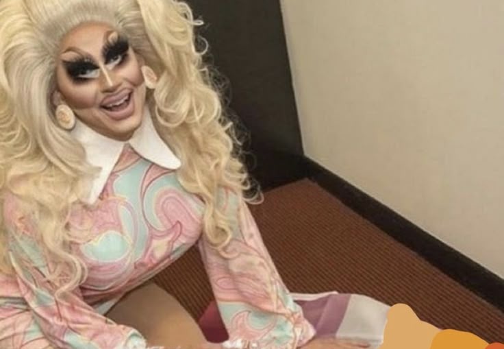 Drag queens with pride flags